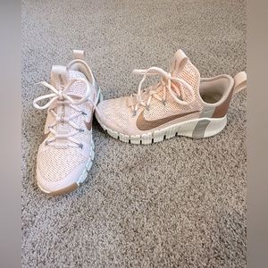 Nike metcon tennis shoes